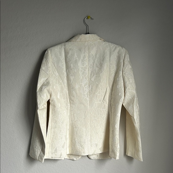 Elegant Cream Women's Blazer - Picture 5 of 5